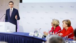 Premier Mateusz Morawiecki podczas sesji politycznej IX Petersberskiego Dialogu Klimatycznego (fot. PAP/ EPA/Carsten Koall)