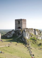 Starościańska Tower seen from the upper castle. Photo Janmad via Wikimedia Commons 