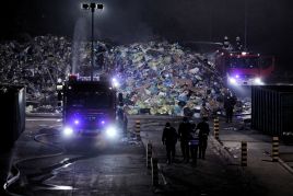 Pożar hałdy śmieci na składowisku w Studziankach koło Wasilkowa, fot. PAP/Artur Reszko