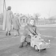 Many have fond childhood memories of the area. Photo: NAC / Zbyszko Siemaszko