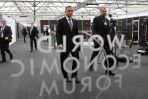 Prezydent Andrzej Duda (C) oraz szef Biura Polityki Międzynarodowej Kancelarii Prezydenta RP Jakub Kumoch (P) podczas Światowego Forum Ekonomicznego w Davos (fot. PAP/Radek Pietruszka)
