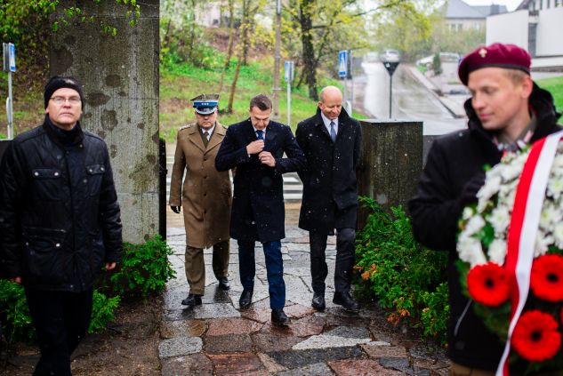 Polski minister ds. UE Adam Szłapka złożył wieńce na wileńskiej Rossie [fotogaleria], fot. Bartosz Urbanowicz