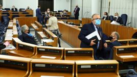 Trzy senackie komisje  obradowały  nad ustawą o głosowaniu korespondencyjnym  (fot. PAP/Rafał Guz)