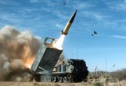 Пуск ракеты ATACMS с ПУ M270 MLRS, США. Фото: Wikimedia Commons