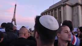 French Jews gather on the Place Trocadero in Paris to show their support for the state of Israel. Photo: Remon Haazen/Getty Images 