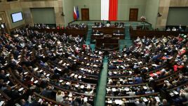 Posłowie na sali obrad Sejmu  (fot. PAP/Rafał Guz)