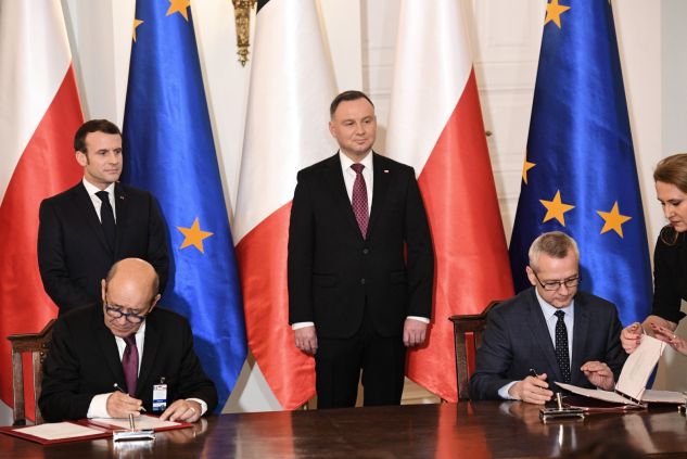 Prezydent Andrzej Duda 3p Prezydent Francji Emmanuel Macron L Minister Spraw Zagranicznych Francji Jean Yves Le