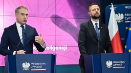 Deputy Prime Ministers: Krzysztof Gawkowski (L) and Władysław Kosiniak-Kamysz (R) during a press conference held at the Ministry of Digital Affairs. Photo: PAP/Radek Pietruszka