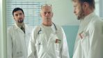 Stefan Tretter (Piotr Garlicki), chirurg, dyrektor szpitala (fot. TVP)