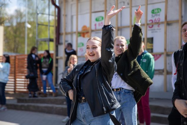 Z okazji Międzynarodowego Dnia Tańca w Niemenczynie odbył się FlashMob, fot. TVP Wilno/Eva Przychodska