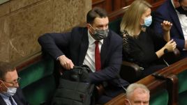 Poseł PiS Łukasz Mejza na sali Sejmu w Warszawie (fot. PAP/Tomasz Gzell)