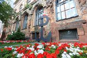 The former bank at Bielańska 10 is pockmarked with bullet dents. Photo: PAP / Szymon Pulcyn