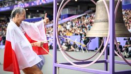 Barbara Bieganowska-Zając celebrates after winning her fifth gold medal in 1500m race. Photo: PAP/Polski Komitet Paralimpijski.