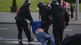 Following the 2020 presidential elections in Belarus, Minsk authorities orchestrated a campaign of intimidation carried out by the police. Photo by Stringer/Anadolu Agency via Getty Images