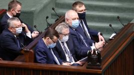 Wicepremier, minister aktywów państwowych Jacek Sasin (2P) podczas posiedzenia Sejmu (fot. PAP/Tomasz Gzell)