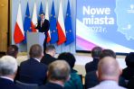 Premier Mateusz Morawiecki podczas uroczystości nadania praw miejskich, w KPRM w Warszawie (fot. PAP/Rafał Guz)