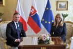 Prezydent Andrzej Duda oraz prezydent Słowacji Zuzana Caputova podczas spotkania w Bratysławie (fot. PAP/Radek Pietruszka)