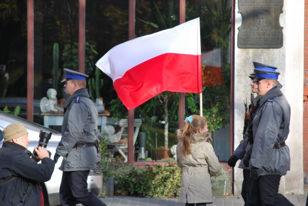 - Z dumą patrzę na mojego Męża, służącego ojczyźnie w ten wyjątkowy dzień - pisze Dominika Zasada