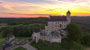 In the 19th century, a huge treasure was found in the vaults of the fortress. There is speculation that part of it may be in the legendary tunnel between Bobolice and Mirów. Photo: hotelzamekbobolice via Wikimedia Commons 