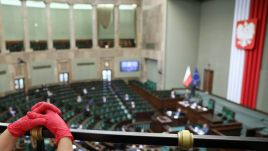 W środę rozpoczyna się dwudniowe posiedzenie Sejmu, które odbędzie się formule hybrydowej (fot.arch. PAP/Leszek Szymański)