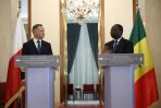 Prezydent Andrzej Duda i prezydent Republiki Senegalu Macky Sall podczas konferencji prasowej po spotkaniu w Pałacu Prezydenckim w Dakarze (fot. PAP/Leszek Szymański)