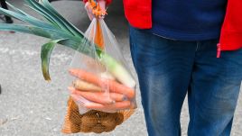 Food and non-alcoholic beverages rose by 4.7% compared to September last year. Photo: PAP/Marcin Bielecki