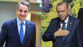 Prime Minister Kyriakos Mitsotakis (L) and President Recep Tayyip Erdoğan (R). Photo: Dursun Aydemir/Anadolu via Getty Images, Muhammed Selim Korkutata/Anadolu via Getty Images