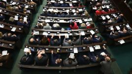 Posłowie na sali obrad  podczas posiedzenia Sejmu (fot. PAP/Tomasz Gzell)
