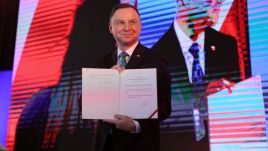 Prezydent podpisał ustawę przyznającą trzynastkę dla emerytów i rencistów (fot. PAP/Tomasz Gzell)