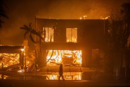 Płonąca dzielnica w Los Angeles, fot. Getty Images/Apu Gomes