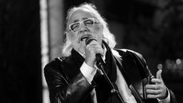 Demis Roussos nie żyje. Grecki piosenkarz zmarł w Atenach