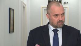 Szef Biura Polityki Międzynarodowej Jakub Kumoch podczas briefingu (fot. TVP)