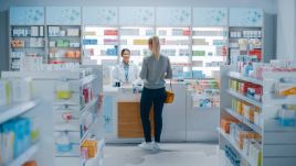 GIF: Priorytetem zawsze będzie zapewnienie niezakłóconego dostępu do bezpiecznych produktów leczniczych dla pacjentów fot. Shutterstock/Gorodenkoff)