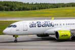 Wakacje 2025 pod znakiem zmian – airBaltic odwołuje loty z powodu problemów z silnikami 