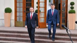 Prezydent spotkał się z szefem MON (fot. PAP/Radek Pietruszka)