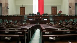 Kancelaria Sejmu  przedstawiła propozycję zasiadania poszczególnych klubów na sali plenarnej  (fot. Wikimedia Vommons/Piotr VaGla)