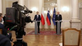Premier Mateusz Morawiecki podziękował prezydentowi Andrzejowi Dudzie (fot. PAP/Albert Zawada)