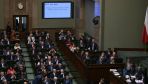 Posłowie na sali plenarnej Sejmu w Warszawie (fot.arch. PAP/Marcin Obara)