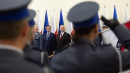 Mateusz Morawiecki wziął udział w promocji oficerskiej w Wyższej Szkole Policji w Szczytnie (fot. TT/KPRM)