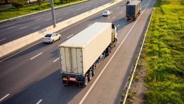 Projekt nowelizacji ustawy o transporcie drogowym dostosowuje krajowe przepisy do unijnych dyrektyw (fot. Shutterstock/ Autor: BigBlues)