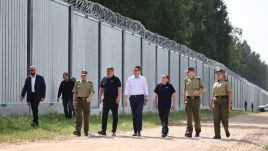 W czwartek zakończyły się prace przy budowie bariery fizycznej na 187 kilometrach podlaskiego odcinka polsko–białoruskiej granicy (fot. Twitter/KPRM)