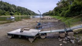 The water level of River Tisza is unusually low due to a long droughty periodPhoto: PAP/EPA/Zsolt Czegledi HUNGARY OUT 