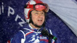 Prezydent Andrzej Duda zainaugurował w sobotę charytatywne zawody w narciarstwie alpejskim „12H Slalom Maraton Zakopane 2023”.  (fot. PAP/Grzegorz Momot)