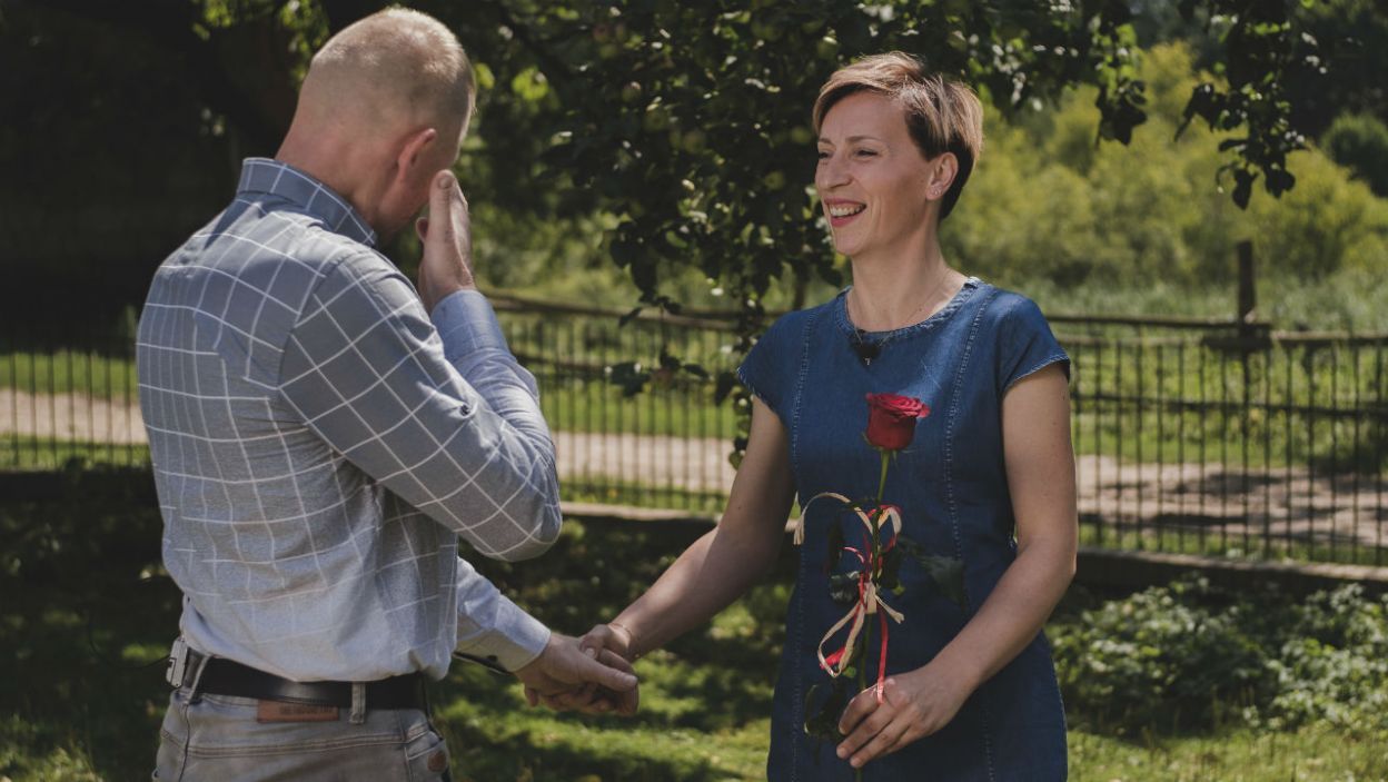 – Ola, dajmy sobie szansę – czerwoną różę otrzymała Aleksandra (fot. TVP)