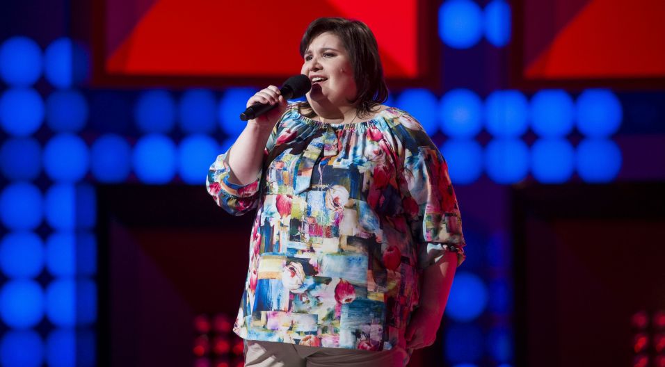 Dorota Goliniewska z Częstochowy, wokalistka chóru Hosanna, śpiewała „Oszukać los” (fot. J. Bogacz/TVP)