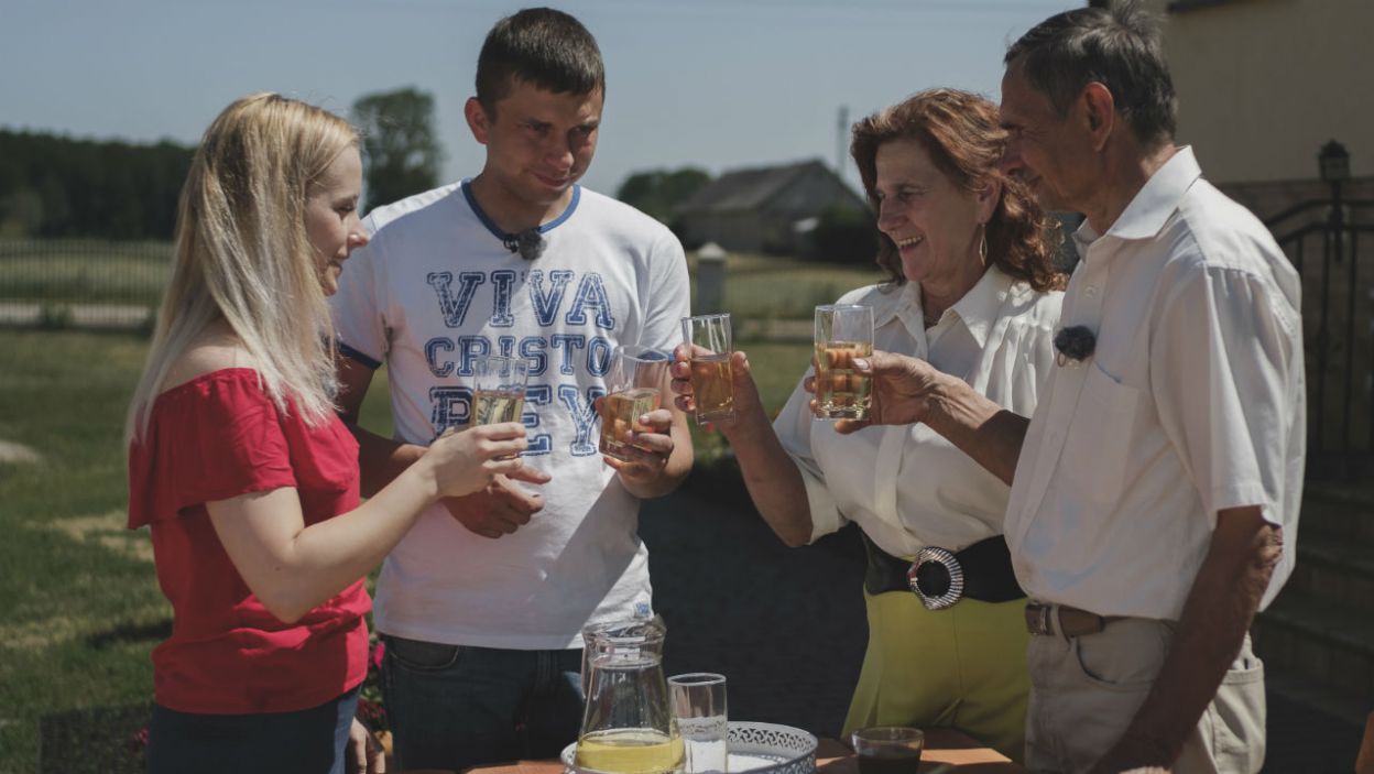 – Na weselisko jesteśmy przygotowani! – mama Krzyśka to konkretna kobieta (fot. TVP)