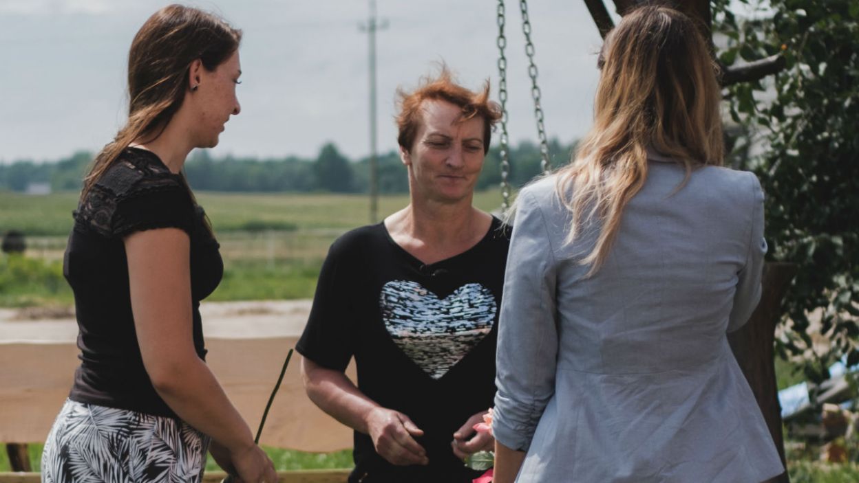 – Która by nie odeszła to byłoby smutno – mama rolnika polubiła wszystkie kandydatki (fot. TVP)