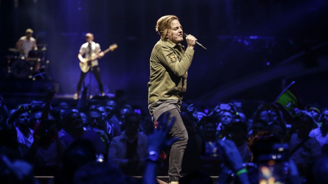 Ostre brzemienia przypadły do gustu publiczności. AWS, czyli reprezentant Węgier zaśpiewa w finale. W awansie nie przeszkodził mu nawet brak obuwia (fot. Thomas Hanses/eurovision.pl)