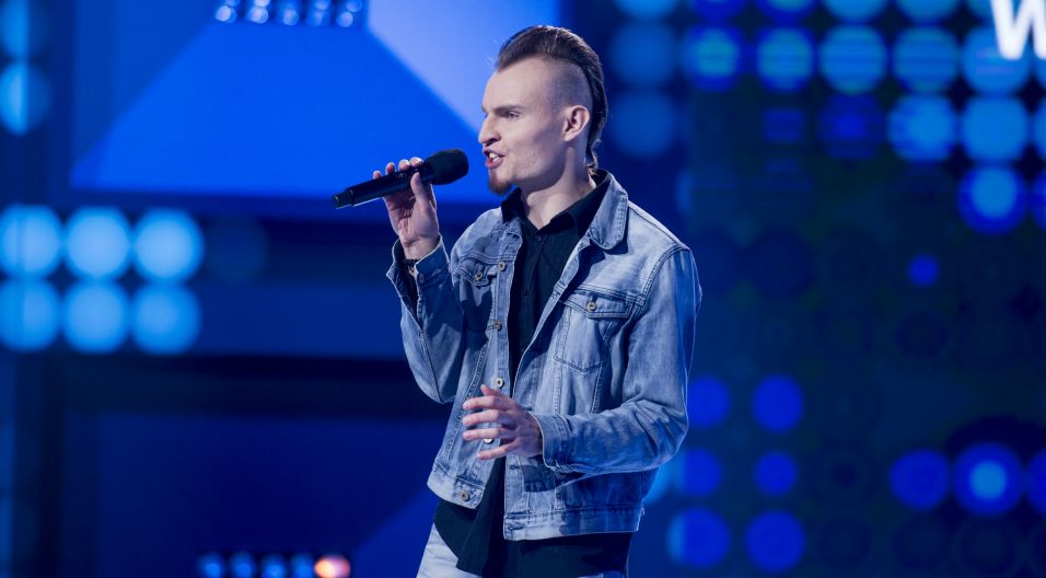 Kamil Bielak udowodnił już w programie „Jaka to melodia?”, że na muzyce się zna. W „Szansie na sukces” uwodnił, że potrafi też ją śpiewać, a szczególnie piosnkę „Jak anioła głos” (fot. TVP)