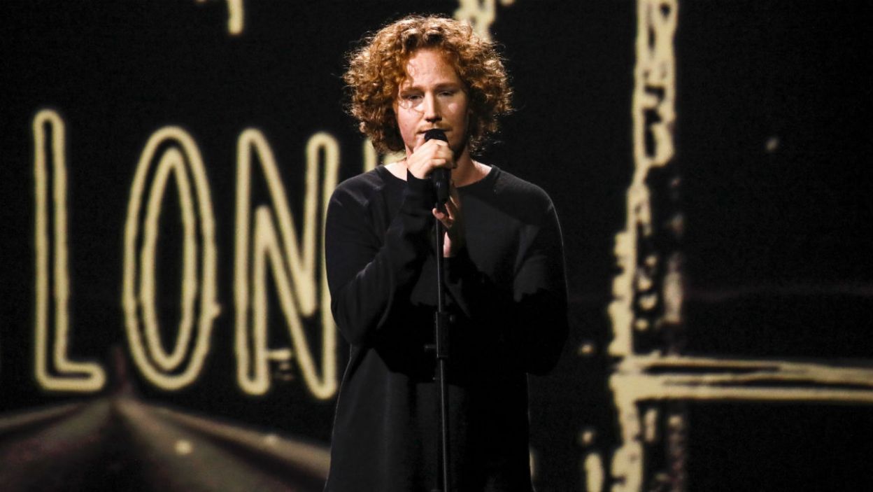 Niemcy postawili w tym roku na popową balladę „You Let Me Walk Alone”. Michael Schulte spodobał się widzom? (fot. Andreas Putting/eurovision.tv)